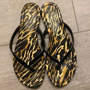 BCBGeneration Flip Flops (size 6)